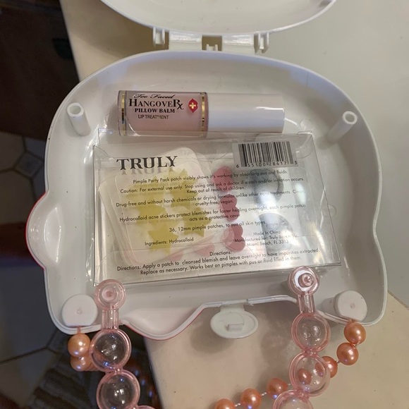 Hello Kitty mini Purse with Pink pearl handle - Picture 3 of 4